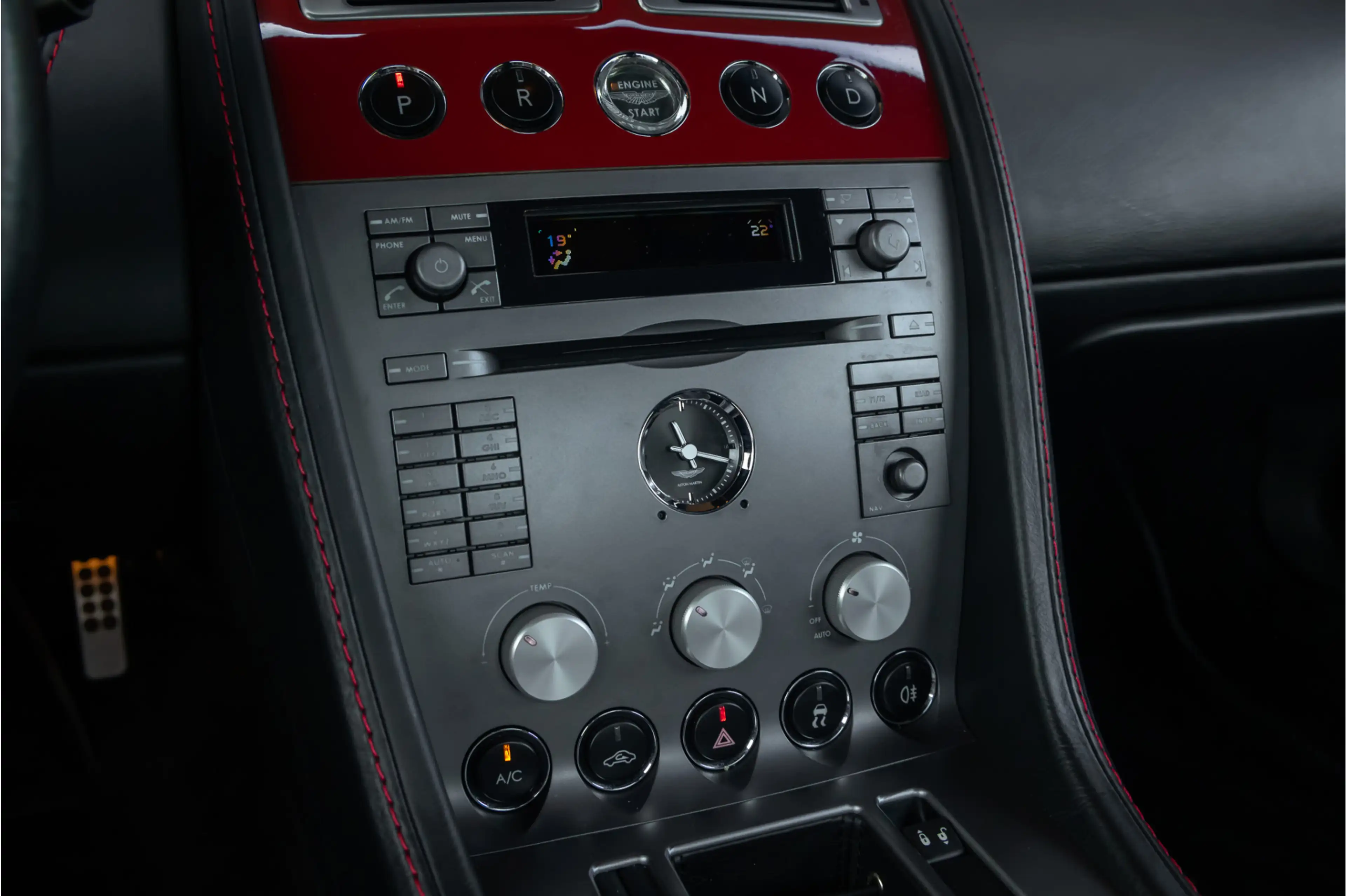 Aston Martin DB9 5.9 V12 Le Mans Limited Edition (1 of 124) — photo 16