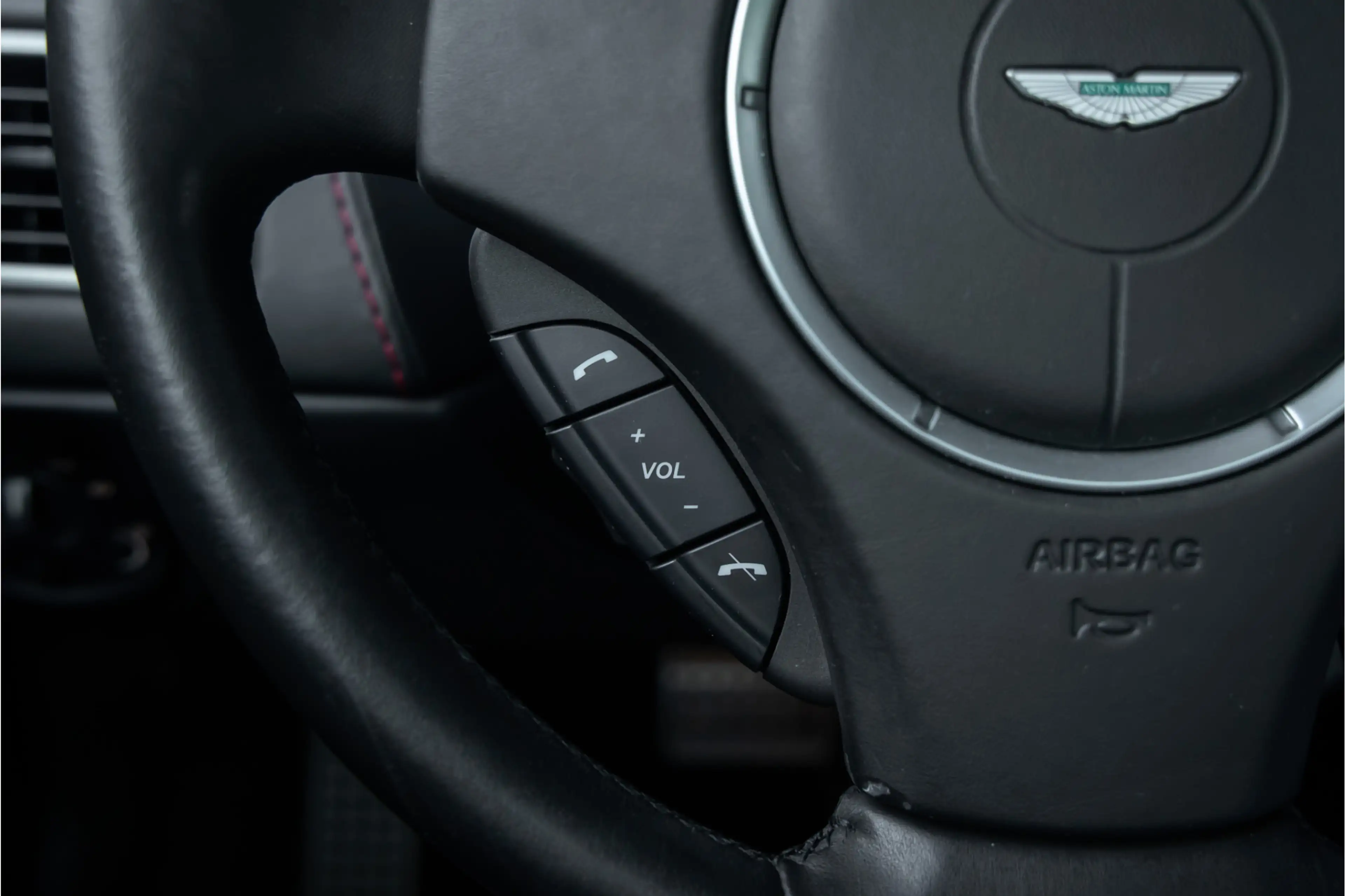 Aston Martin DB9 5.9 V12 Le Mans Limited Edition (1 of 124) — photo 39