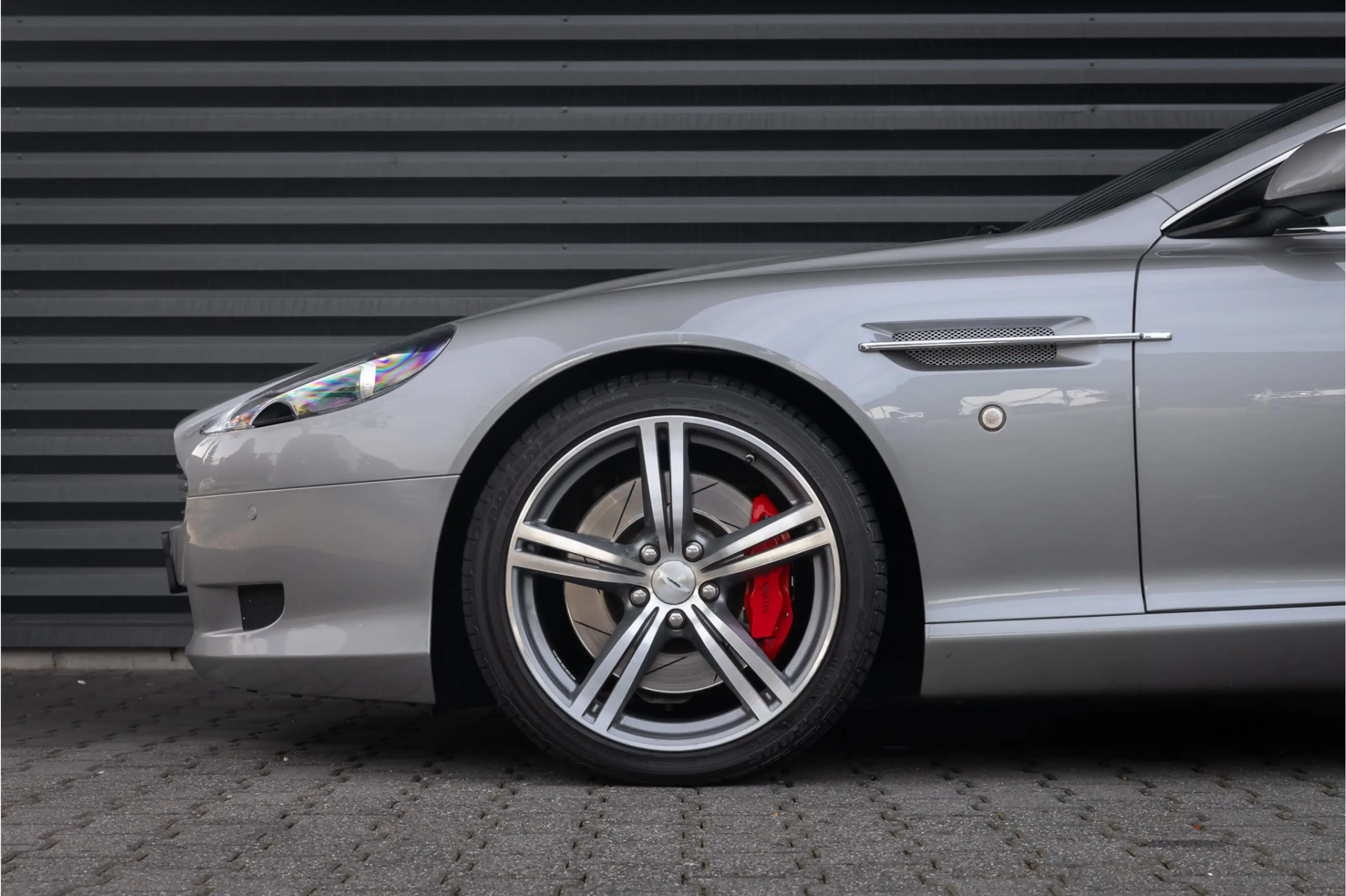 Aston Martin DB9 5.9 V12 Le Mans Limited Edition (1 of 124) — photo 28