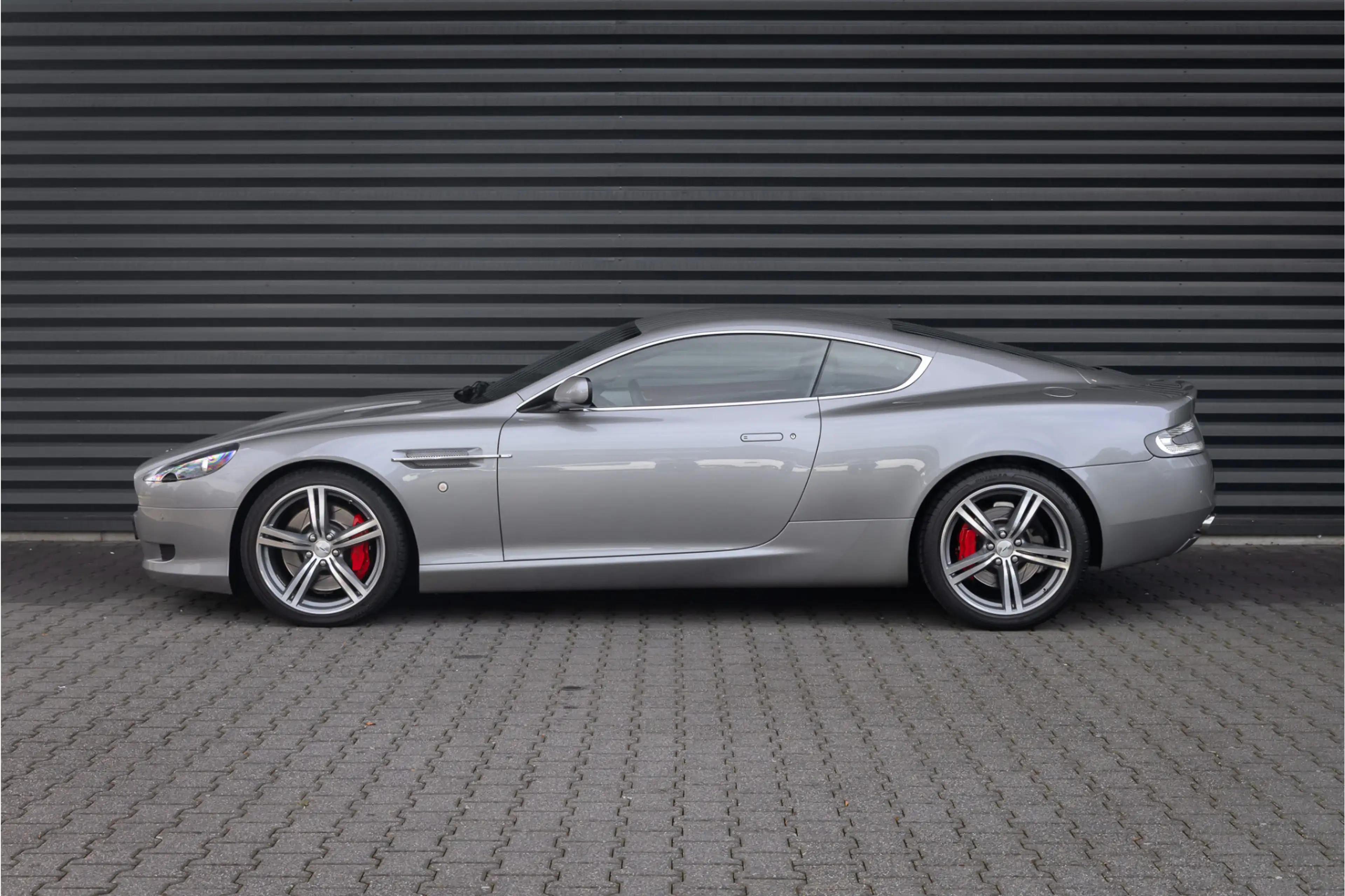 Aston Martin DB9 5.9 V12 Le Mans Limited Edition (1 of 124) — photo 6