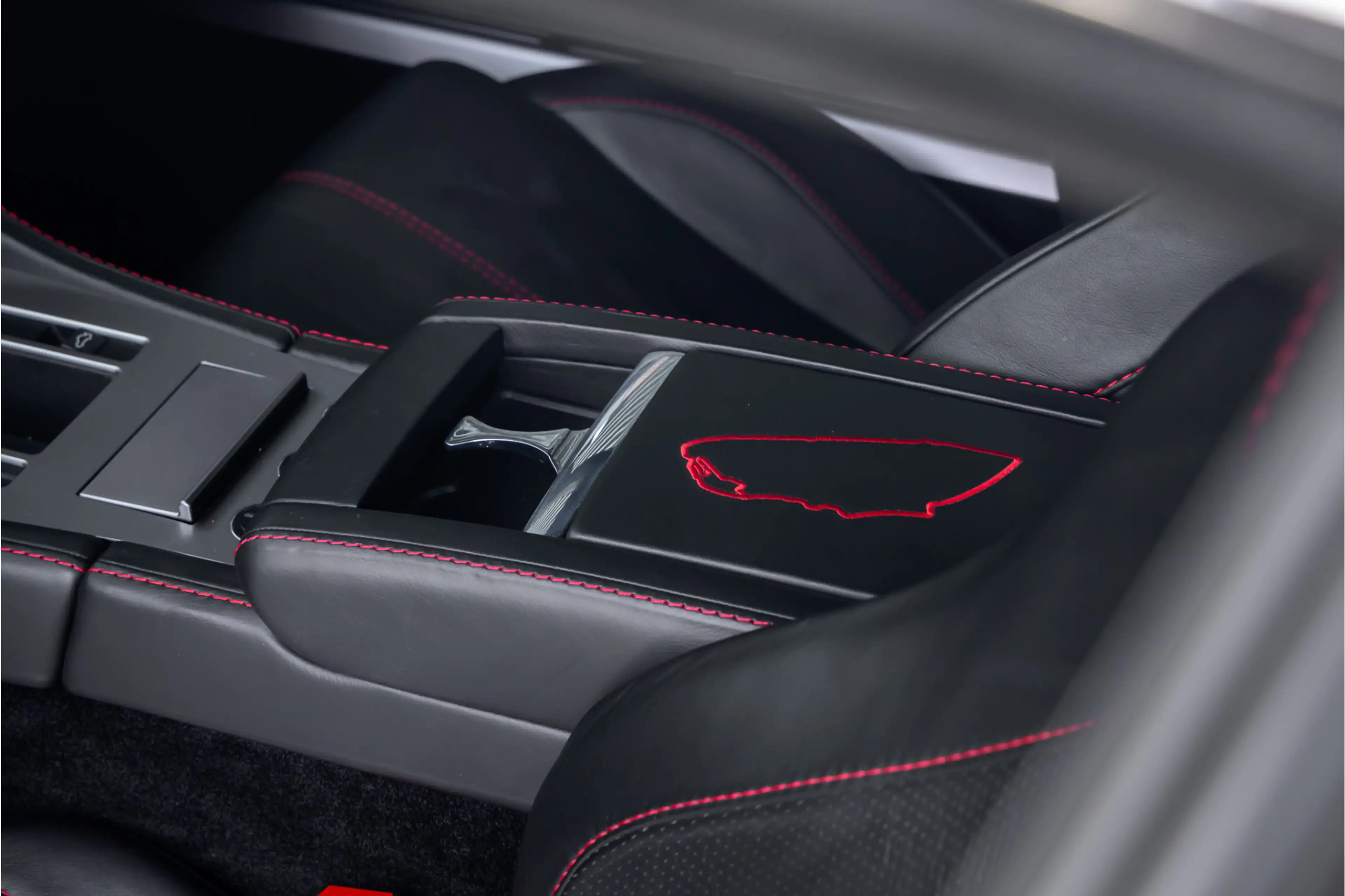 Aston Martin DB9 5.9 V12 Le Mans Limited Edition (1 of 124) — photo 9