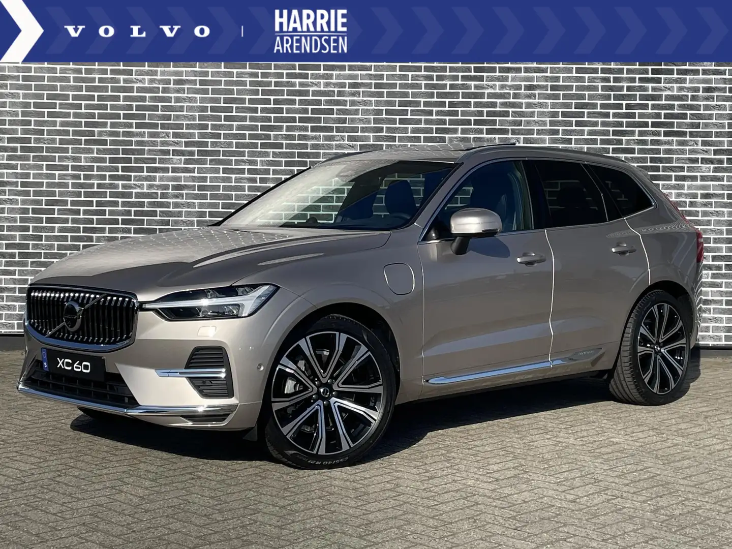 Volvo XC60 Recharge T6 Ultimate Bright | Luchtvering | Gevent Grijs - 1