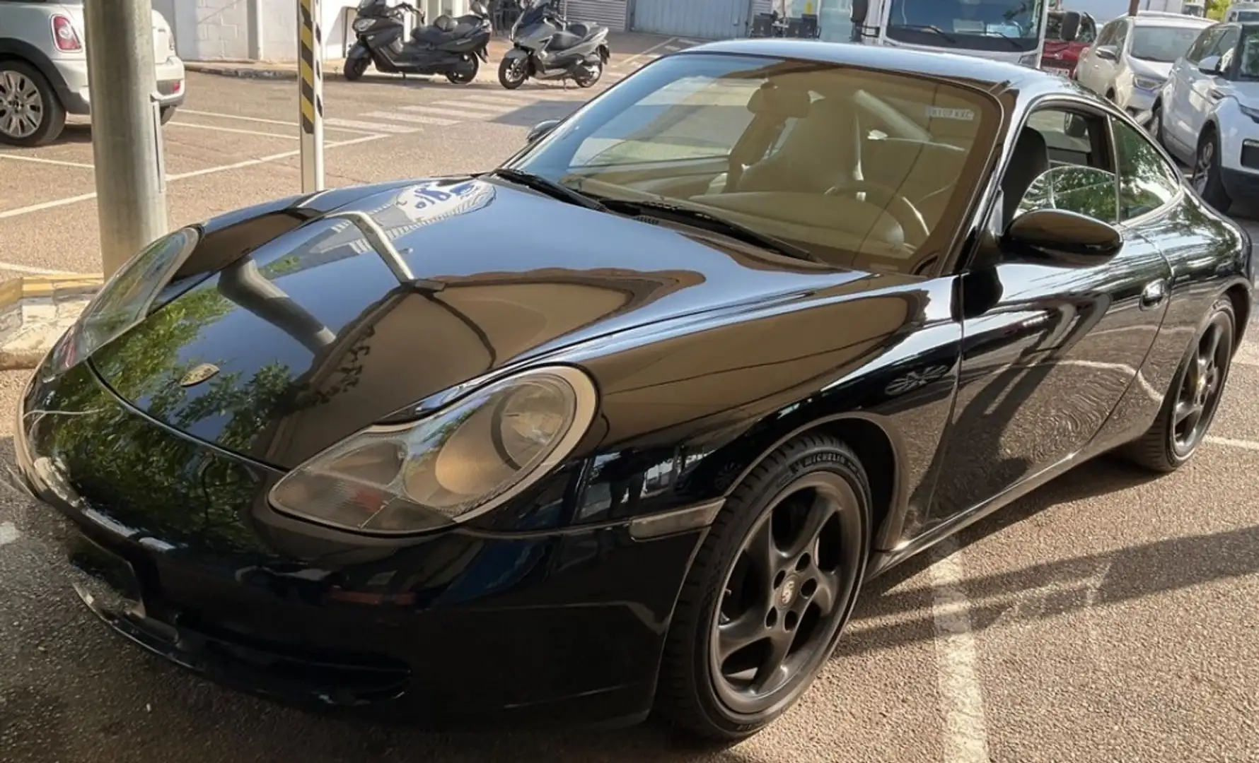 Porsche 996 Carrera 4 Coupé Negro - 1