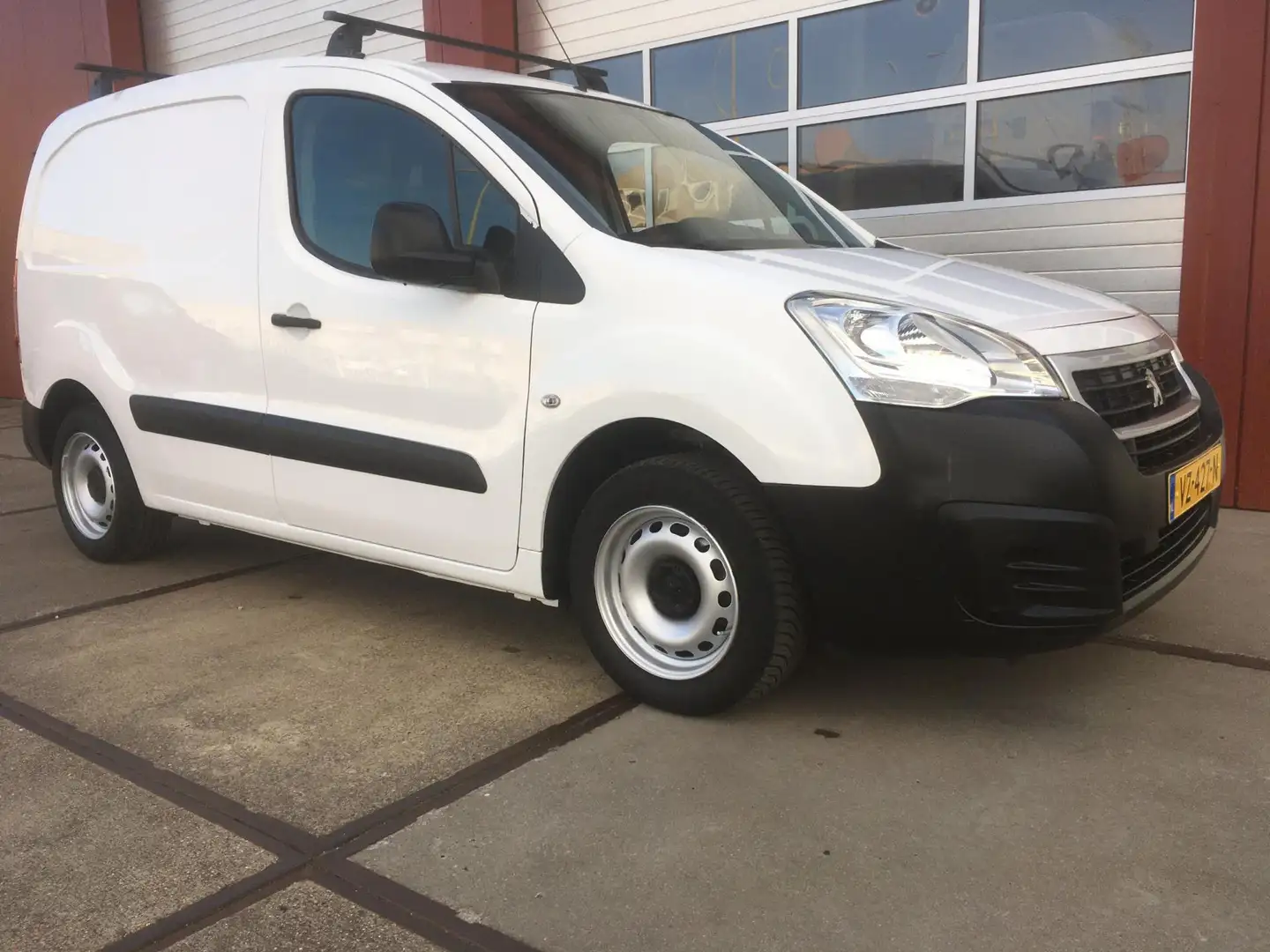 Peugeot Partner 120 1.6 BlueHDi 75 L1 XR Blanc - 1