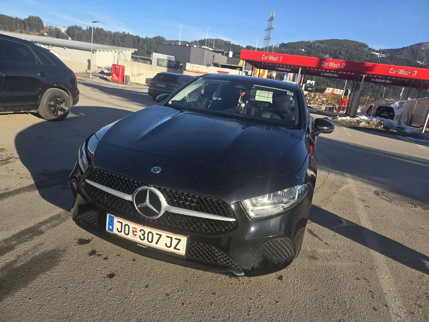 Mercedes-Benz 180 Schwarz - 1