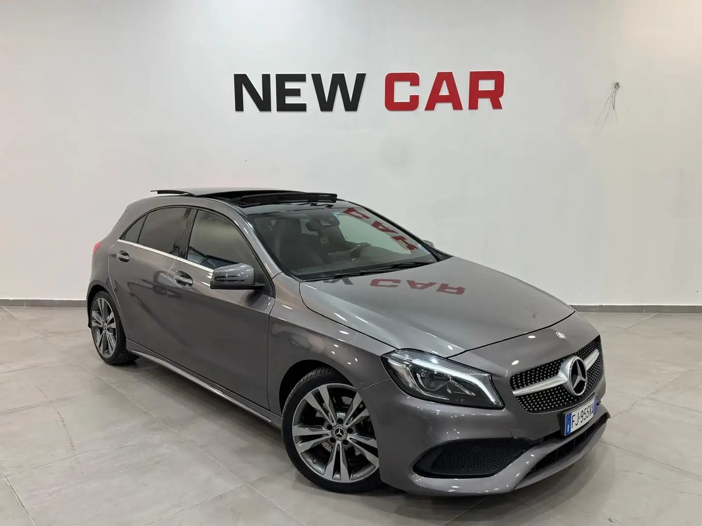 Mercedes-Benz A 220 A 220 d Automatic Premium Grigio - 2