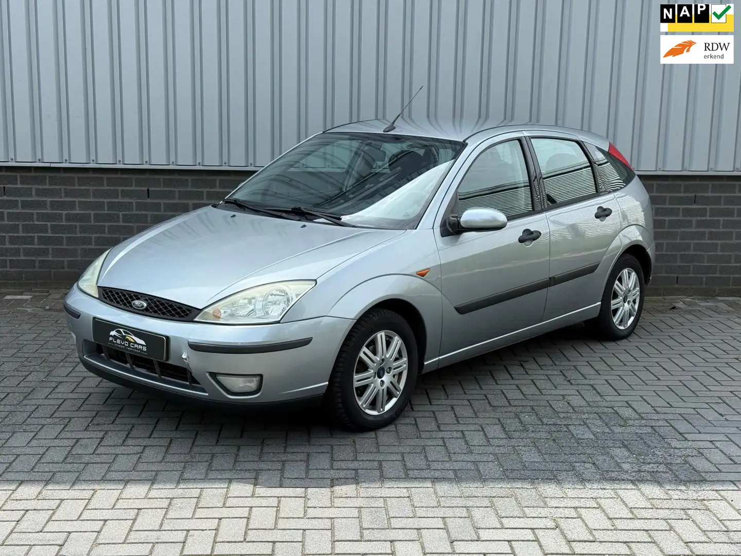 Ford Focus 1.6-16V Futura |Automaat|Airco|Leder|5 Deurs| Grijs - 1