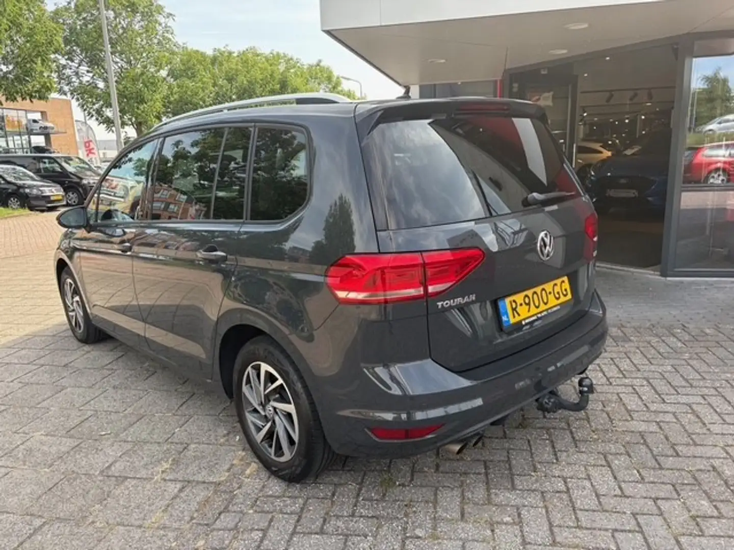 Volkswagen Touran 1.4 TSI Highline Business R | Navi | Cruise | Pano Grijs - 2