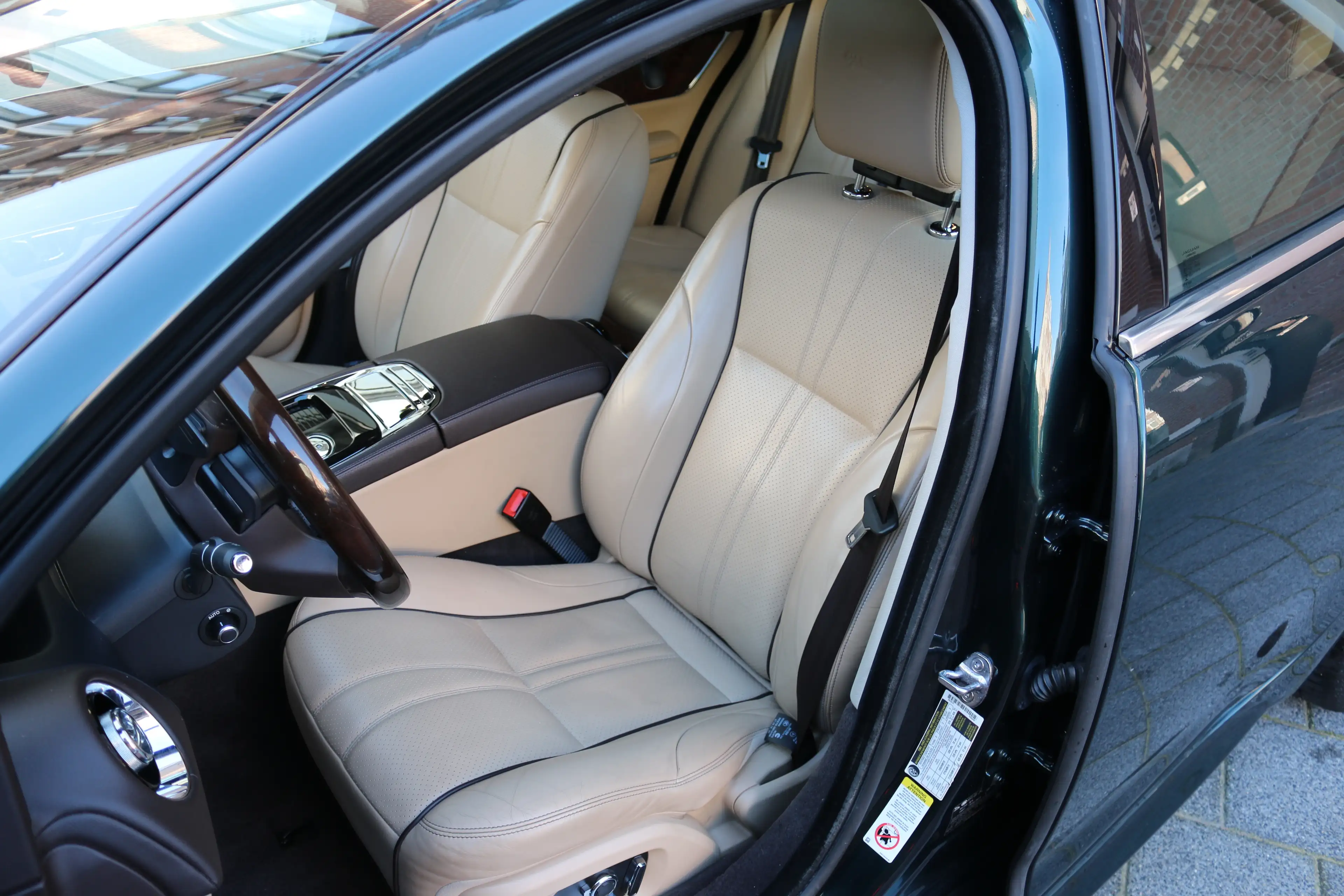 Jaguar XJ 3.0 Supercharged V6 AWD R-Sport — photo 3
