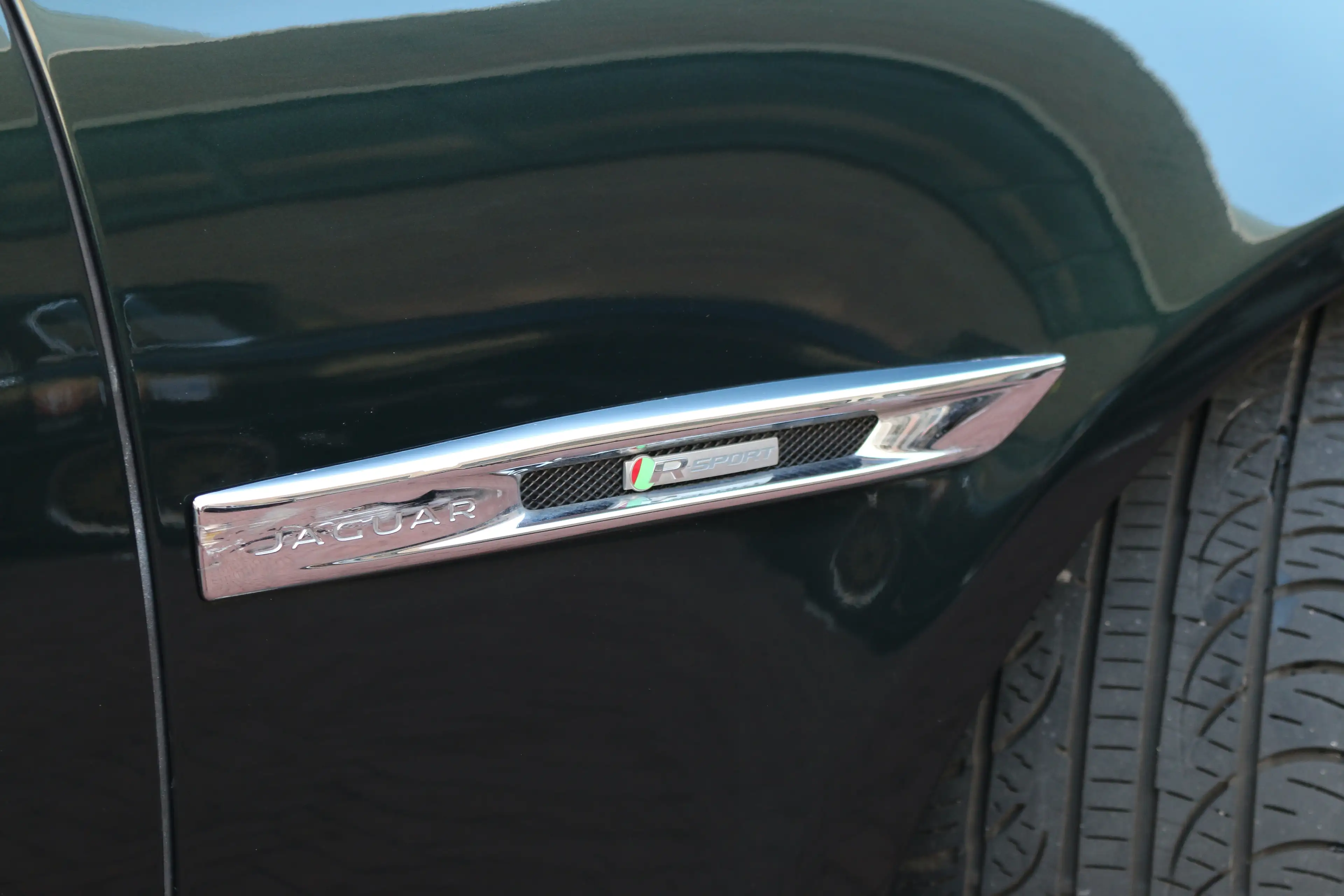 Jaguar XJ 3.0 Supercharged V6 AWD R-Sport — photo 12