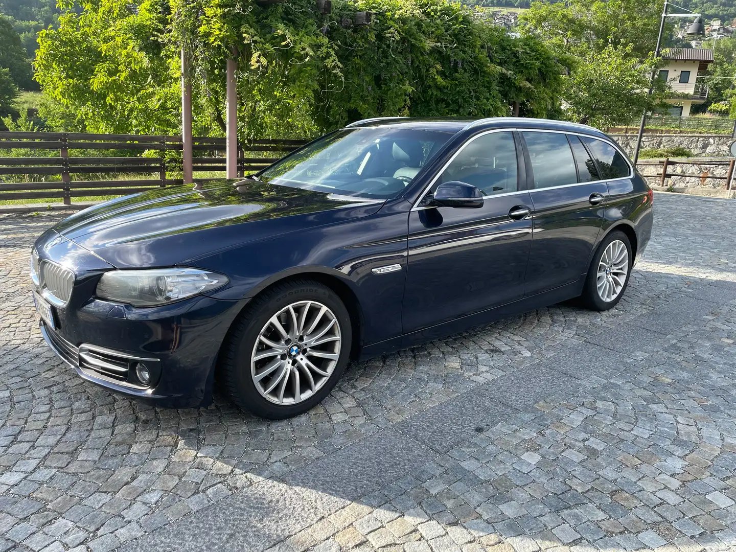 BMW 520 Serie 5 F11 Touring 520d Modern auto E6 - 1