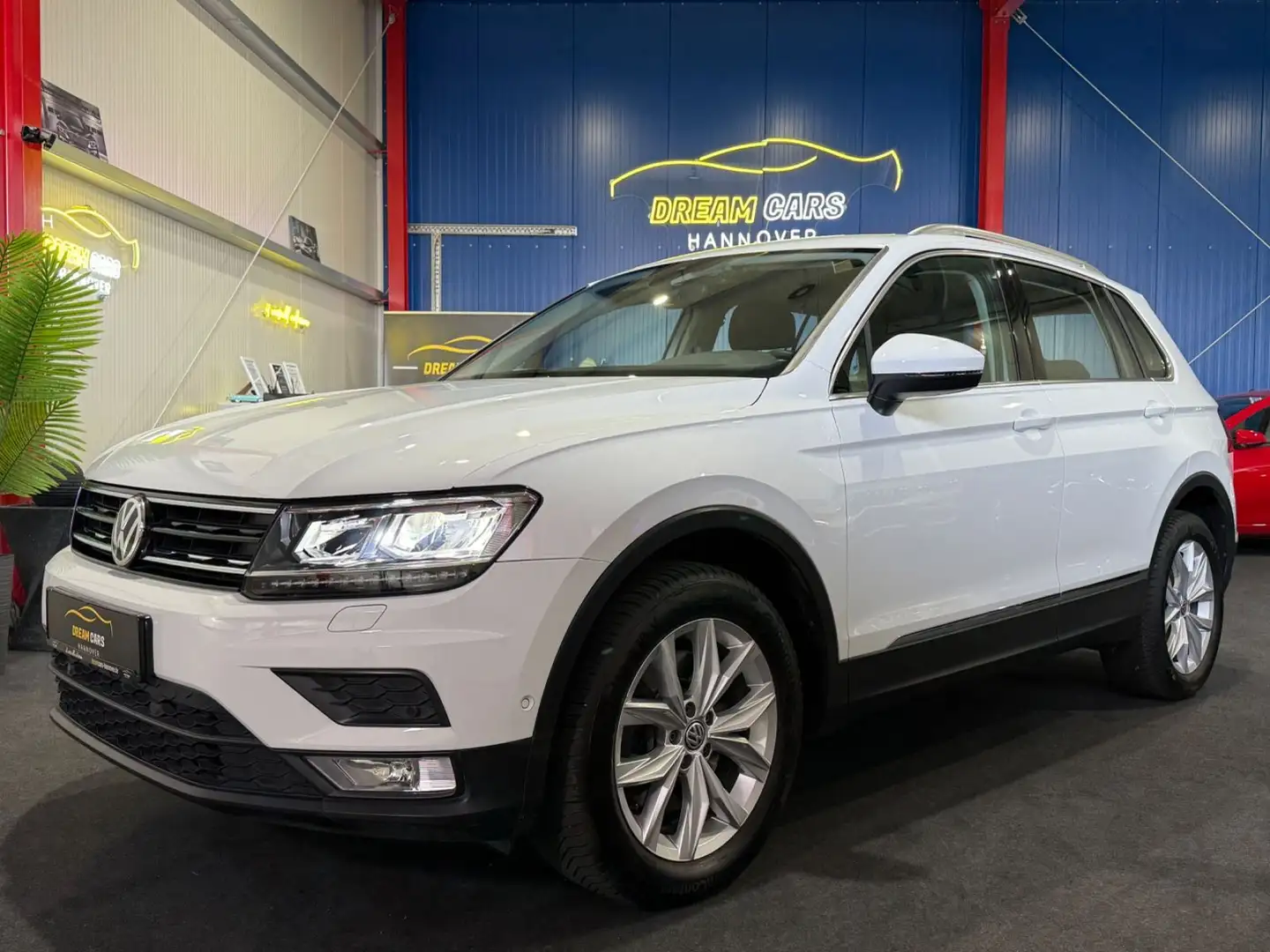 Volkswagen Tiguan Comfortline 4Motion*1HAND*KAMERA*SHZG*LED Weiß - 1