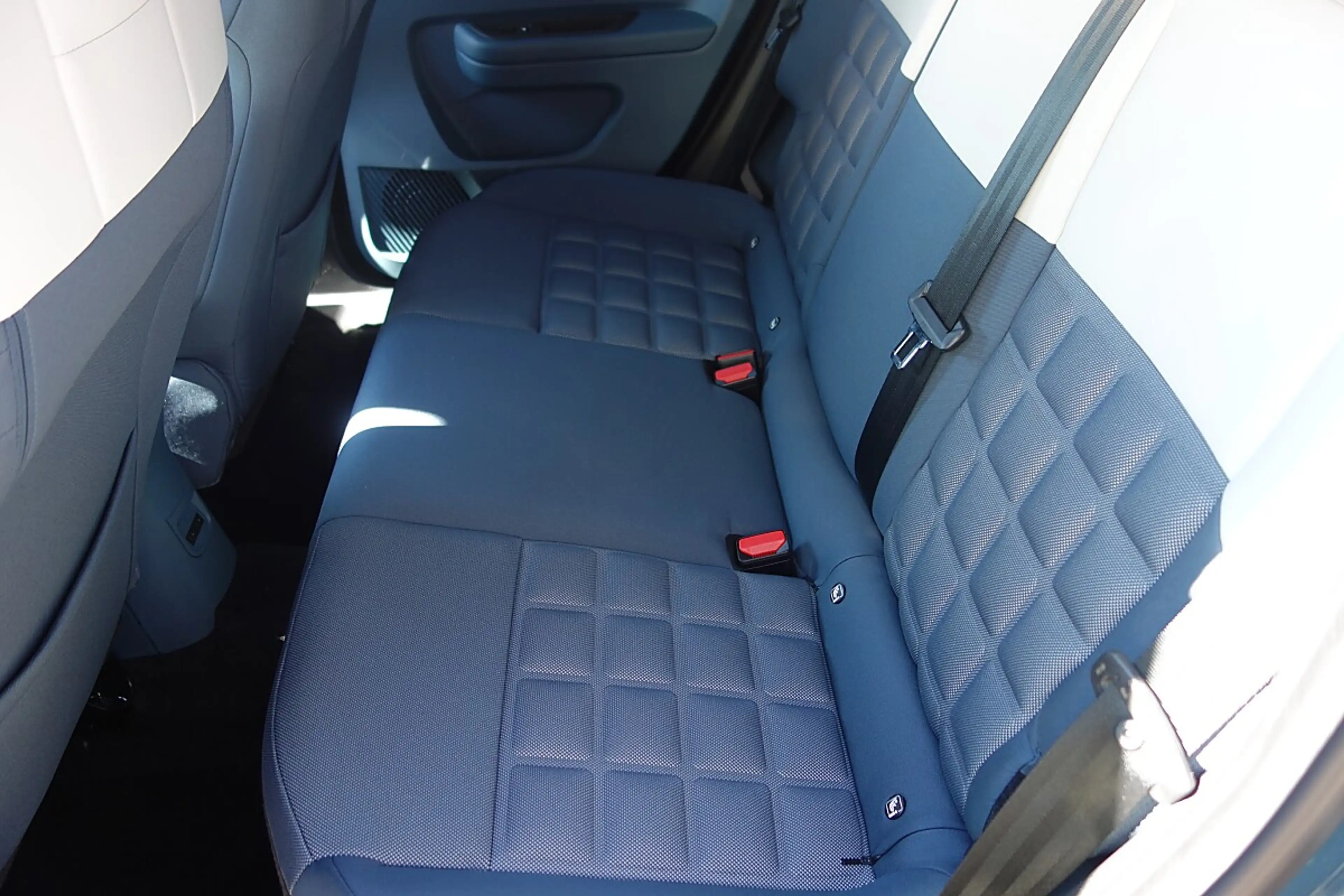 Fiat Grande Panda Hybrid mHEV   eDCT La Prima — photo 10