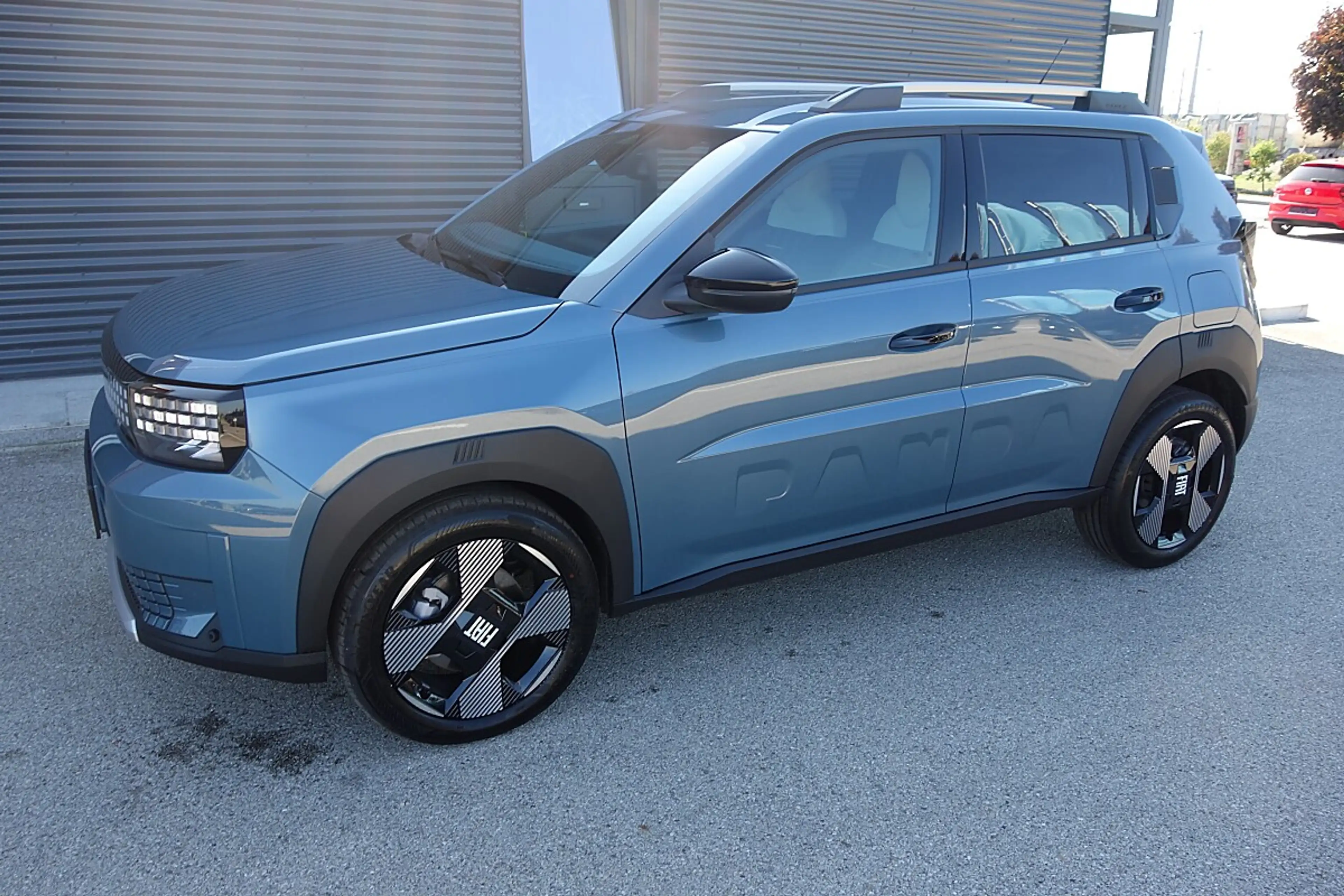 Fiat Grande Panda Hybrid mHEV   eDCT La Prima — photo 2