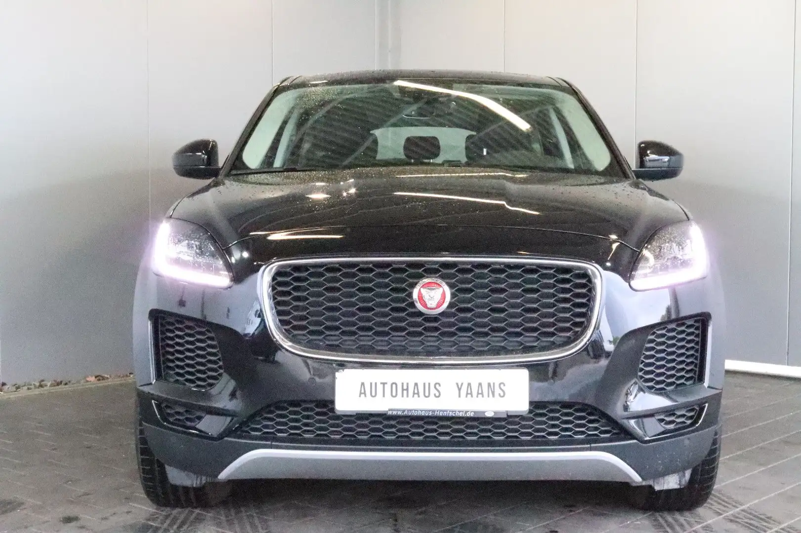 Jaguar E-Pace E-PACE 2.0 AWD TEMP+KAM+LED+NAVI+LEDER+MERIDIAN Zwart - 2