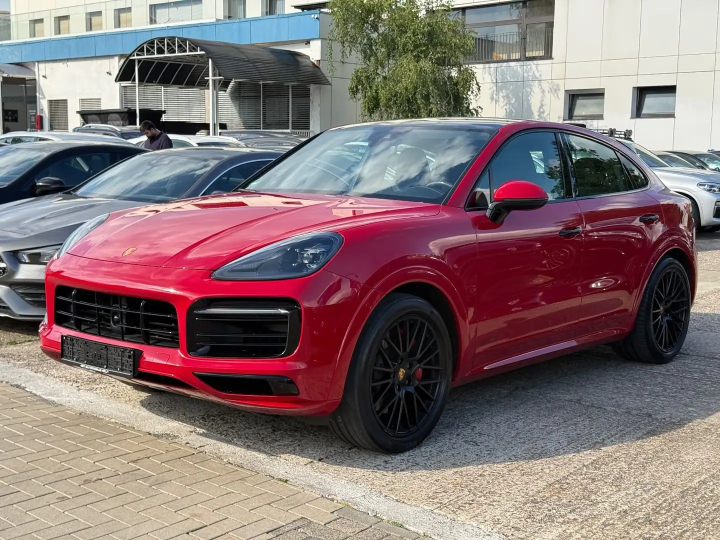 Porsche Cayenne Coupé GTS Sport-Chrono/Luft/Panorama/LED Rouge - 2