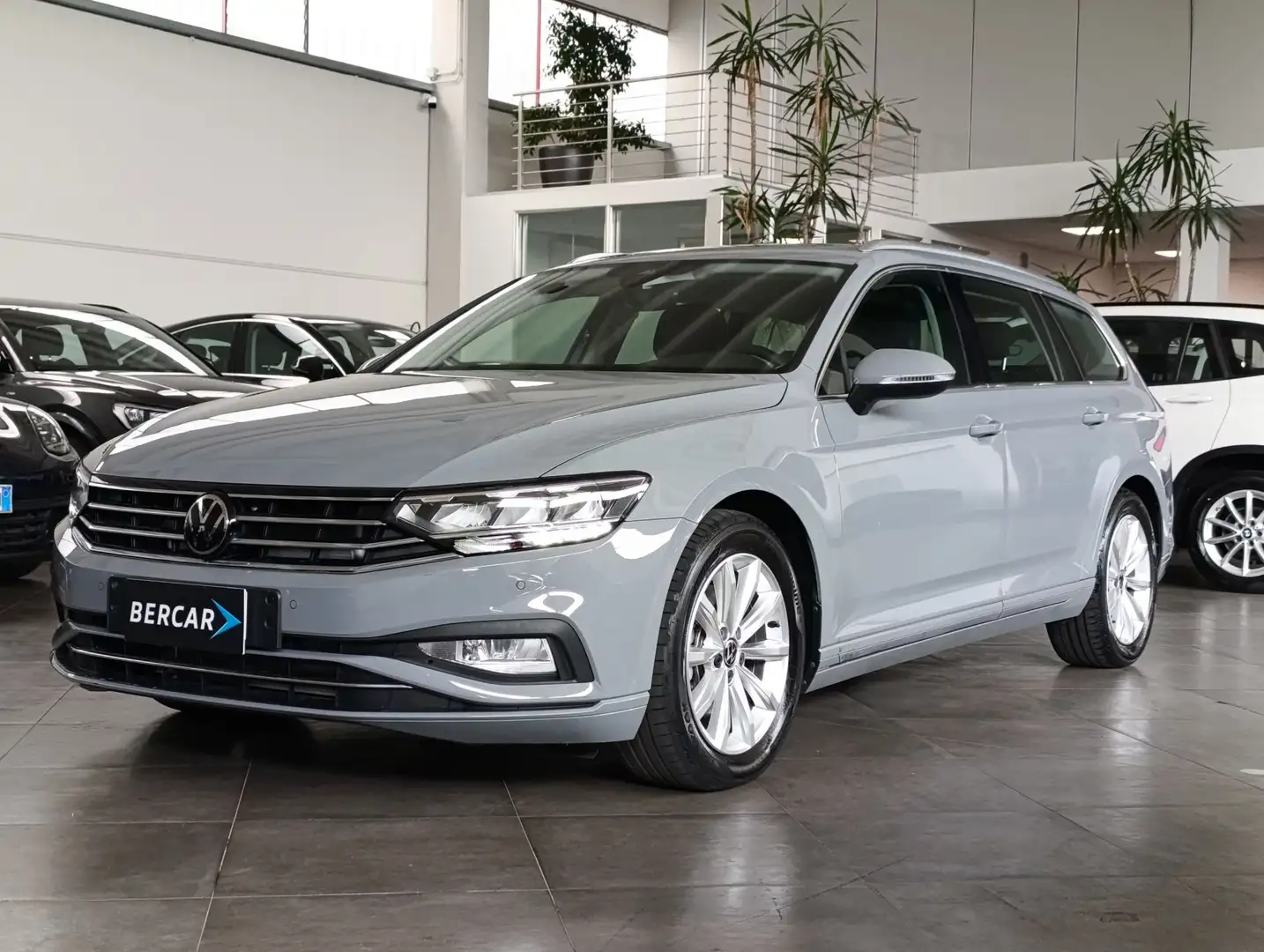 Volkswagen Passat Variant Passat Variant 2.0 TDI SCR EVO DSG Business Grijs - 1