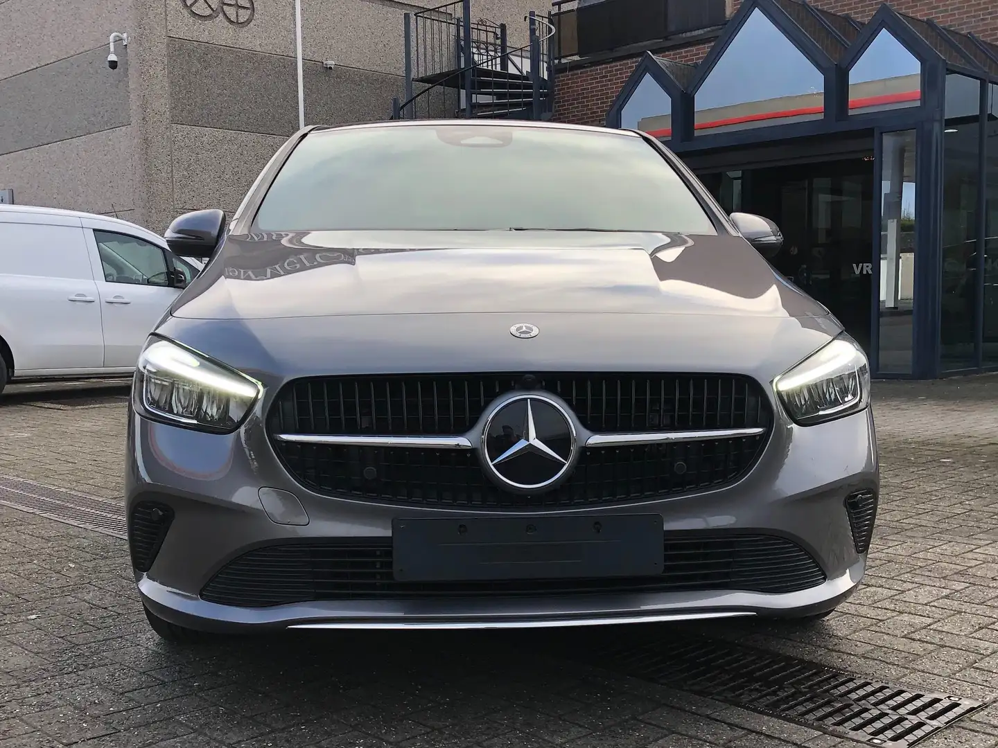 Mercedes-Benz B 180 7G-DCT Progressive Adv. Winter pack directiewagen Grijs - 2