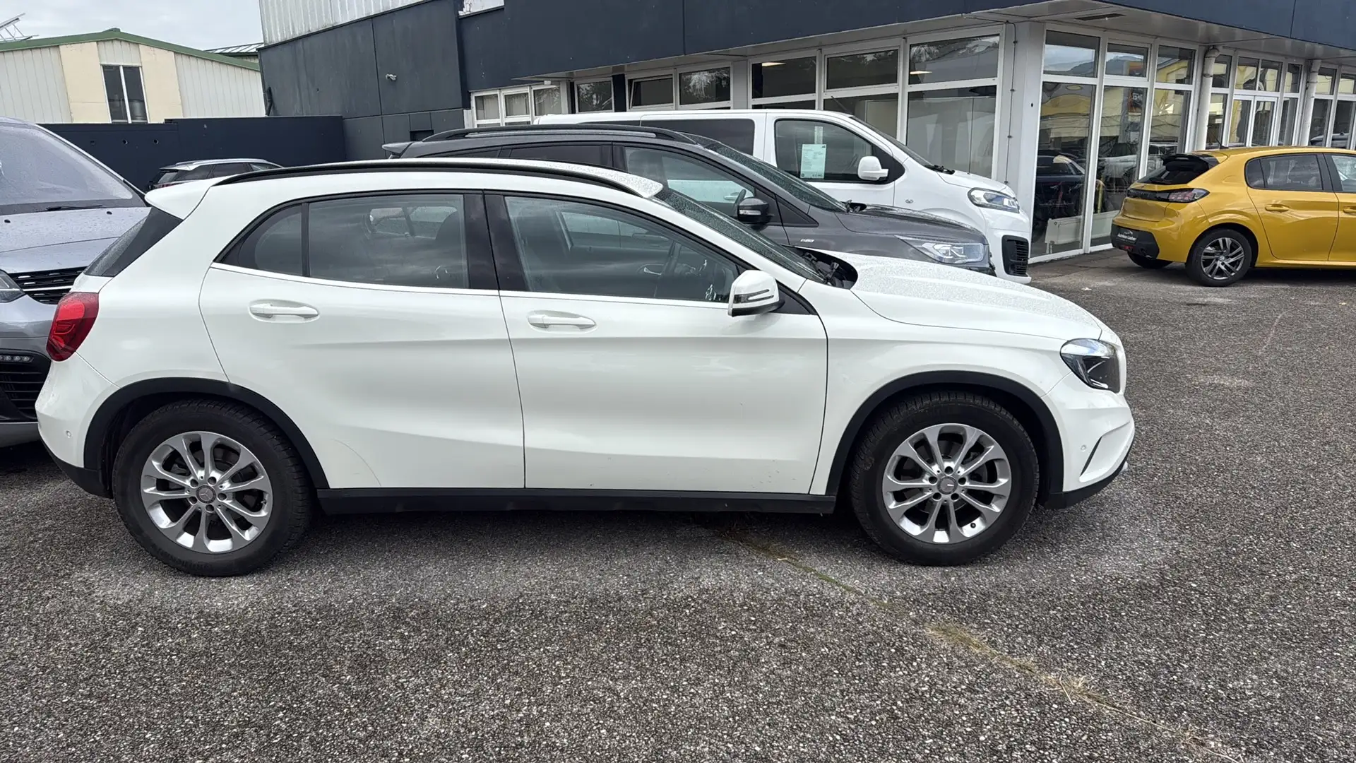 Mercedes-Benz GLA 180 d Automatik - 2