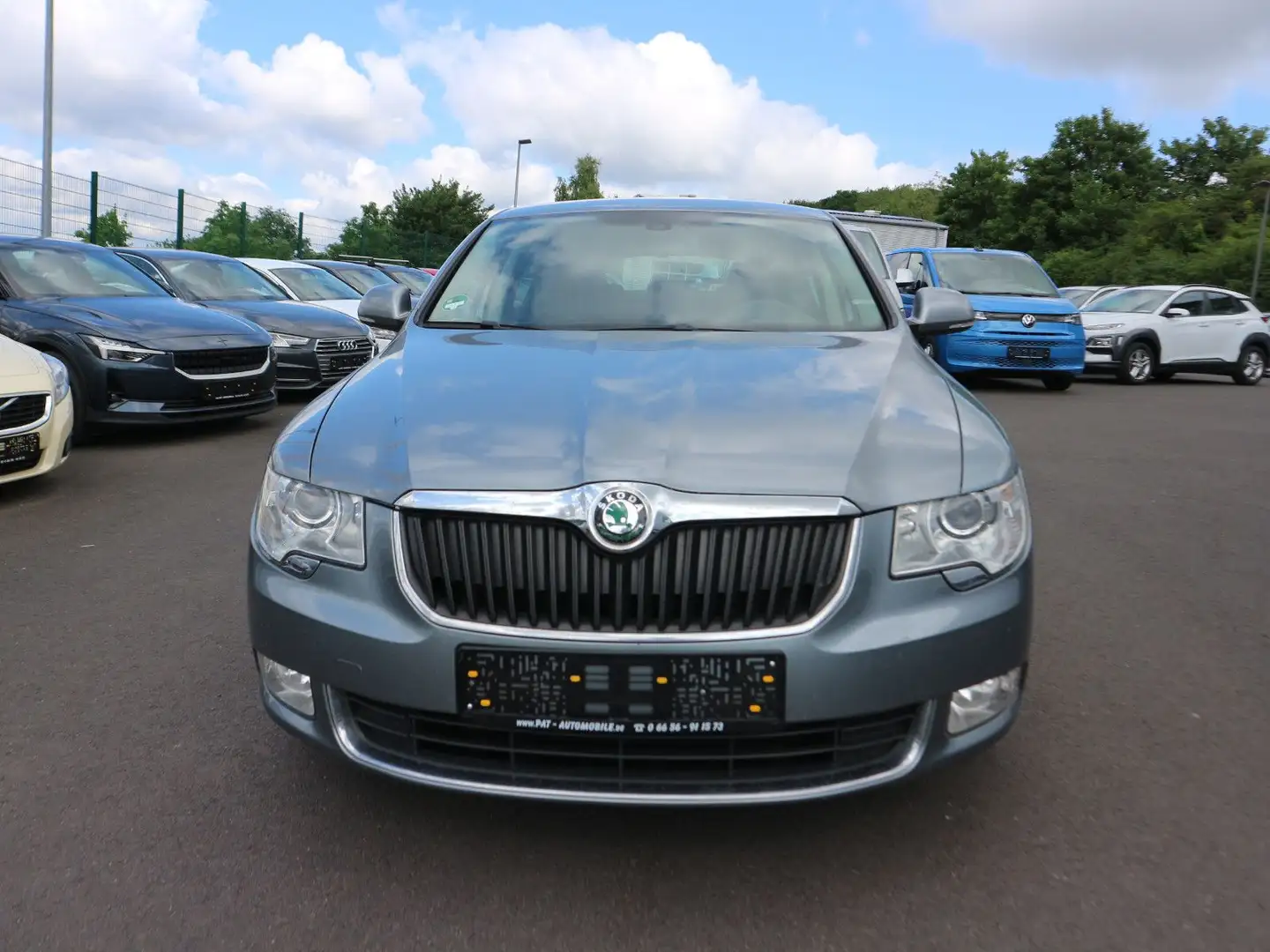 Skoda Superb Family DSG GRA Xenon PDC SHZ Gris - 2
