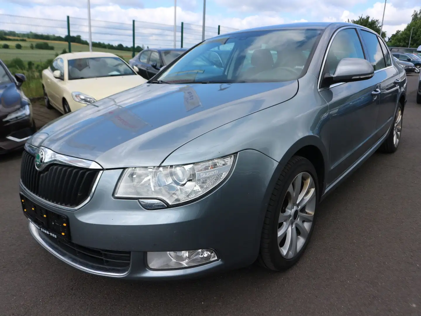 Skoda Superb Family DSG GRA Xenon PDC SHZ Gris - 1