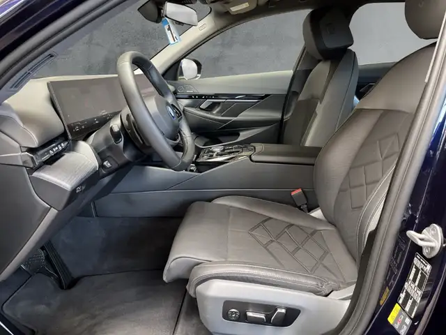 BMW 5 Series view 8