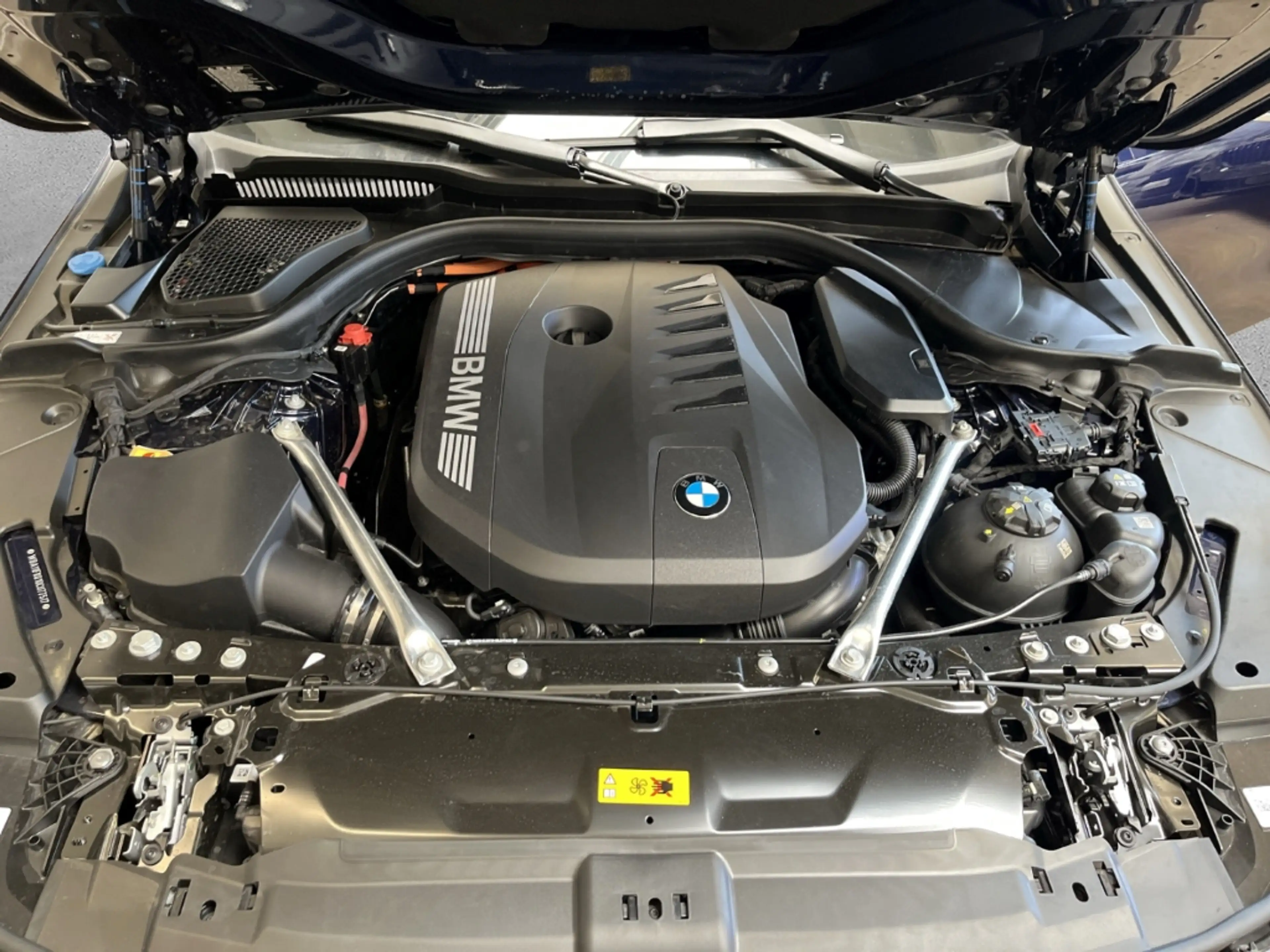 BMW 550 e xDrive Limousine Park-Assistent — photo 14