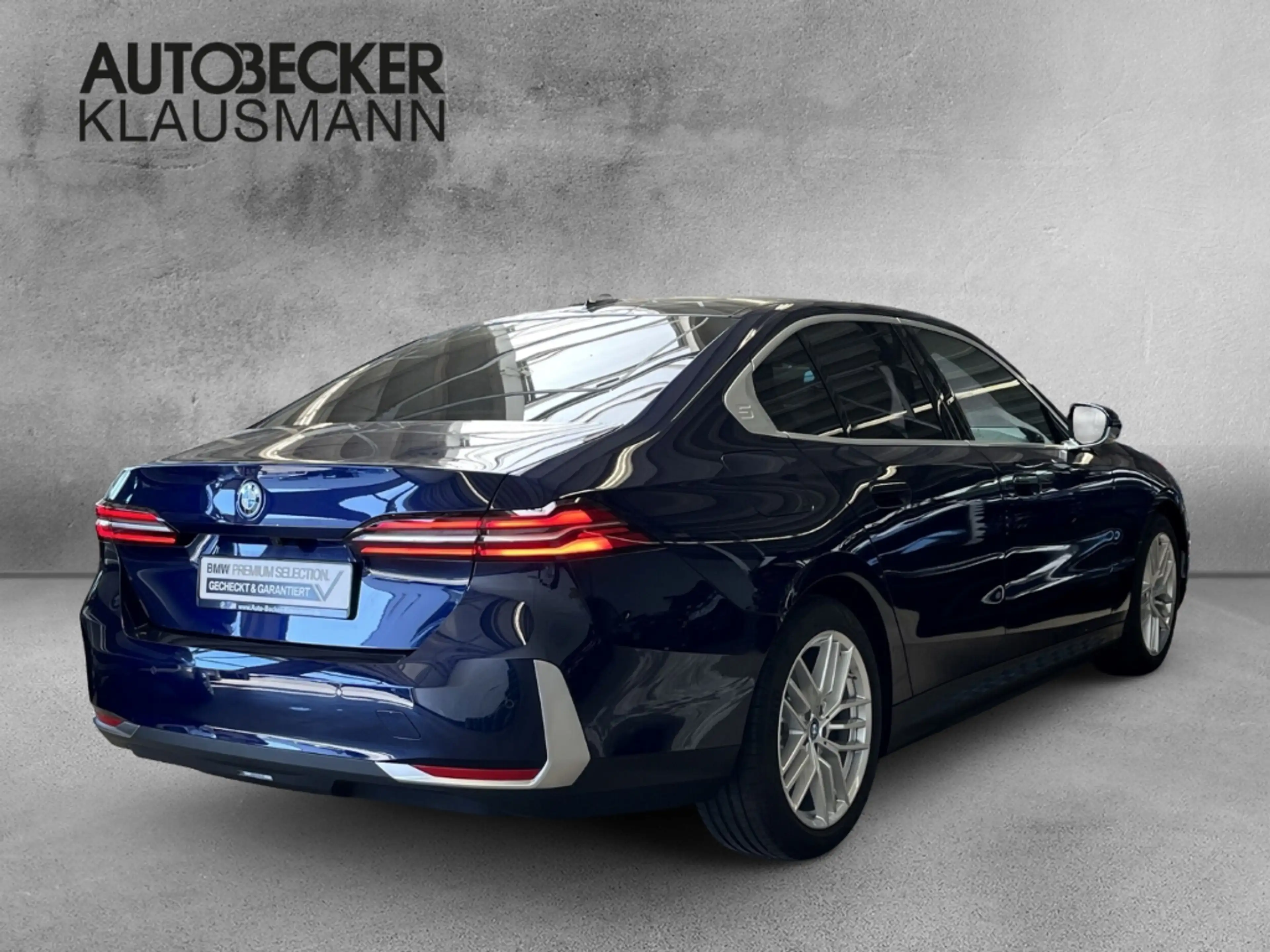 BMW 550 e xDrive Limousine Park-Assistent — photo 2