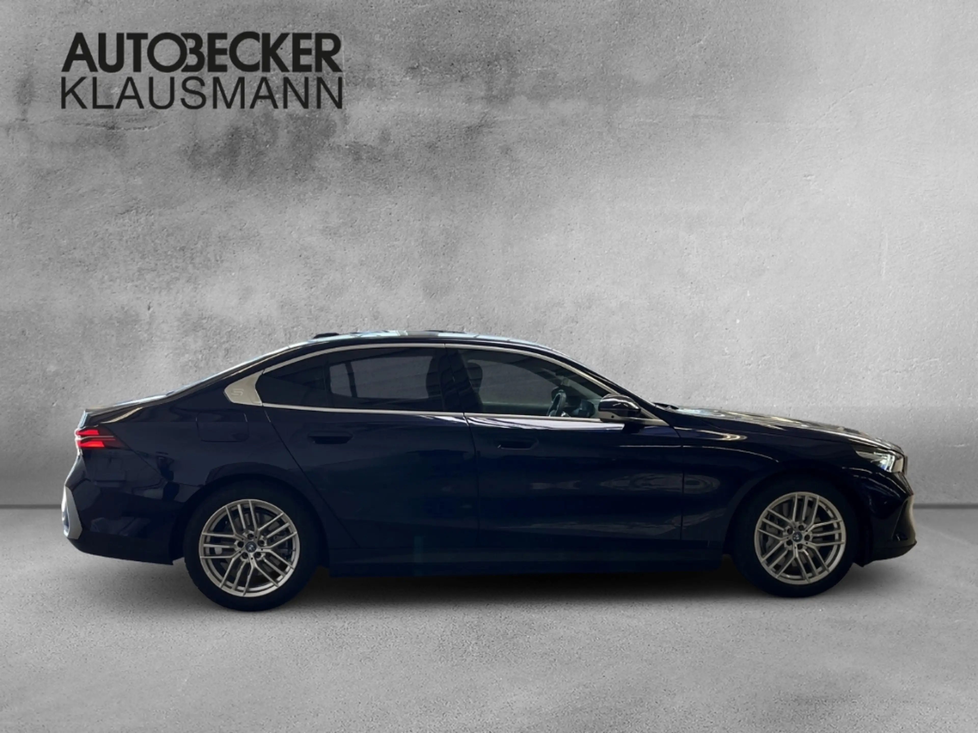 BMW 550 e xDrive Limousine Park-Assistent — photo 4