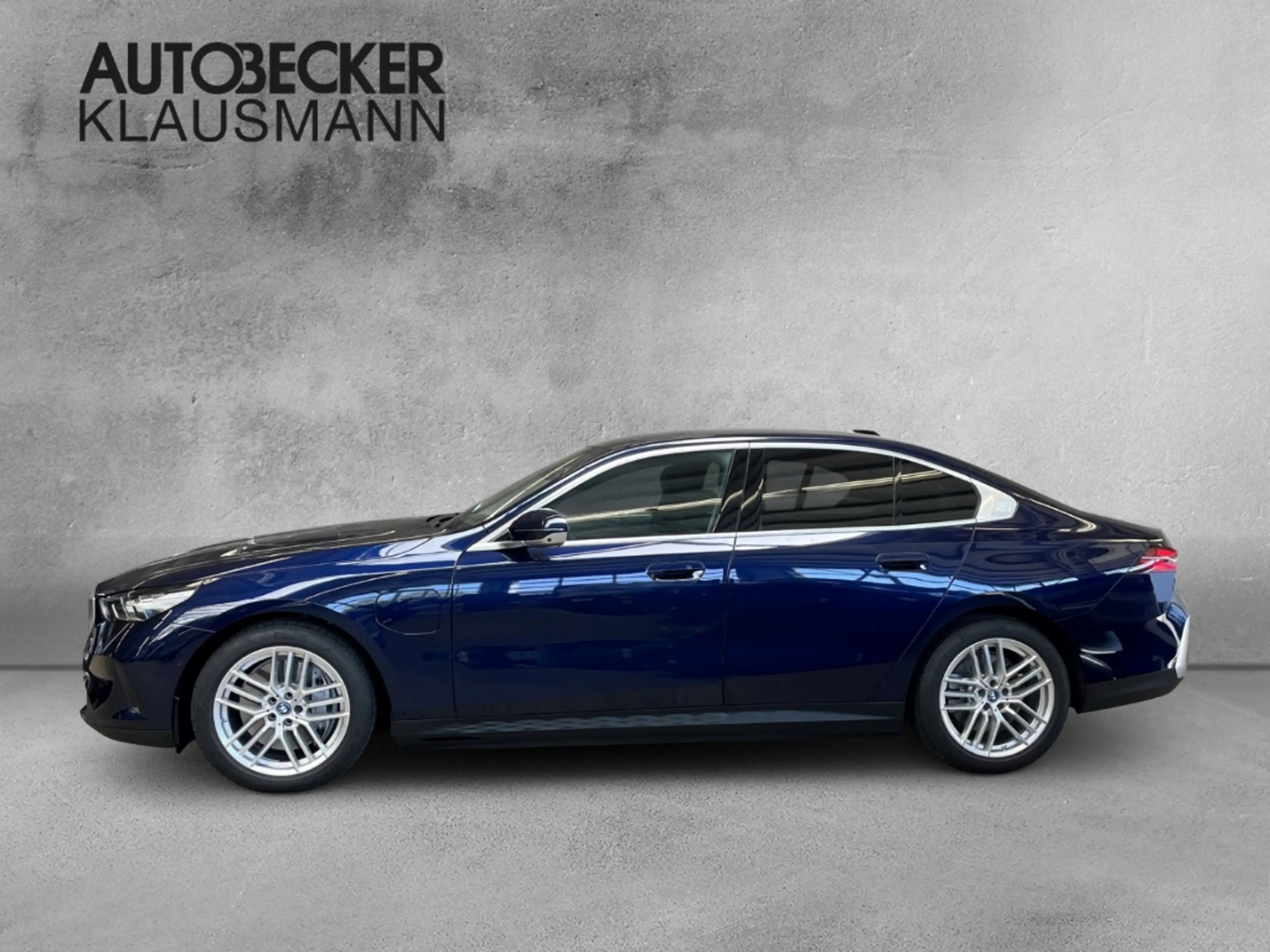 BMW 550 e xDrive Limousine Park-Assistent — photo 3