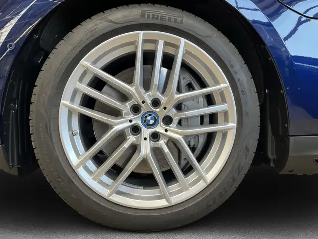 BMW 5 Series view 7