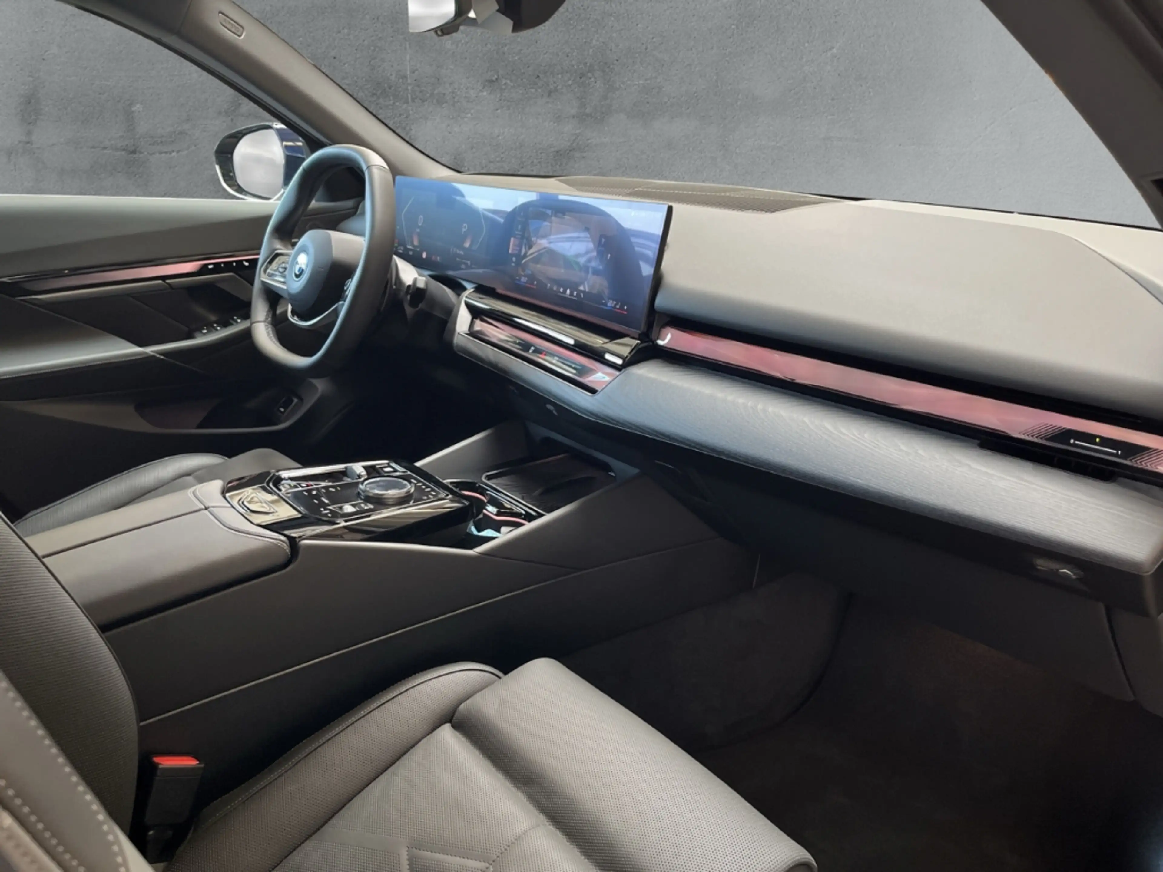BMW 550 e xDrive Limousine Park-Assistent — photo 12