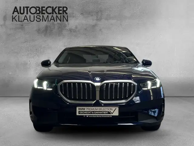 BMW 5 Series view 5