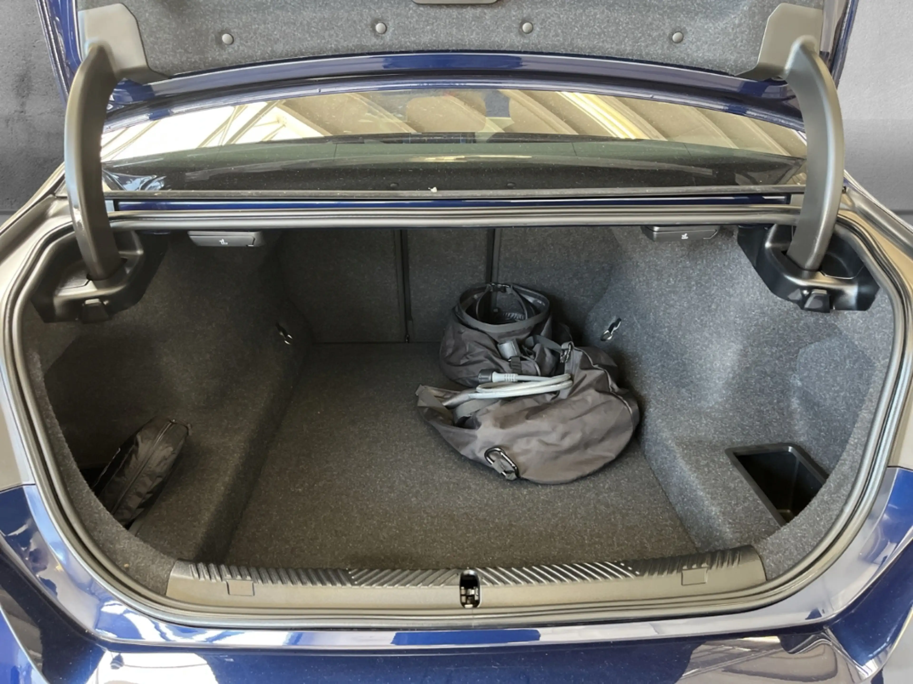 BMW 550 e xDrive Limousine Park-Assistent — photo 15