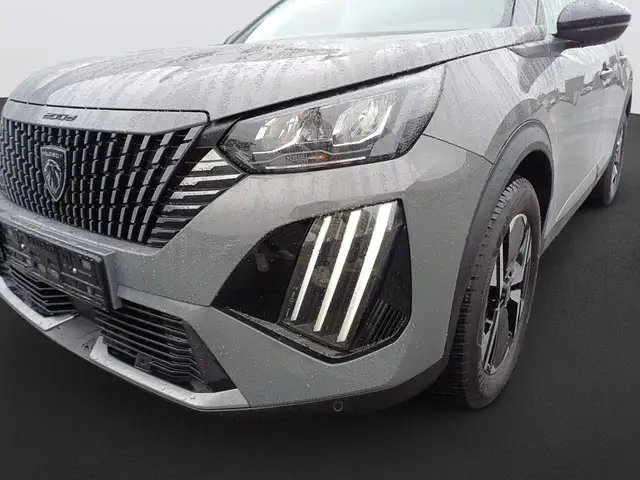 Peugeot 2008 view 9