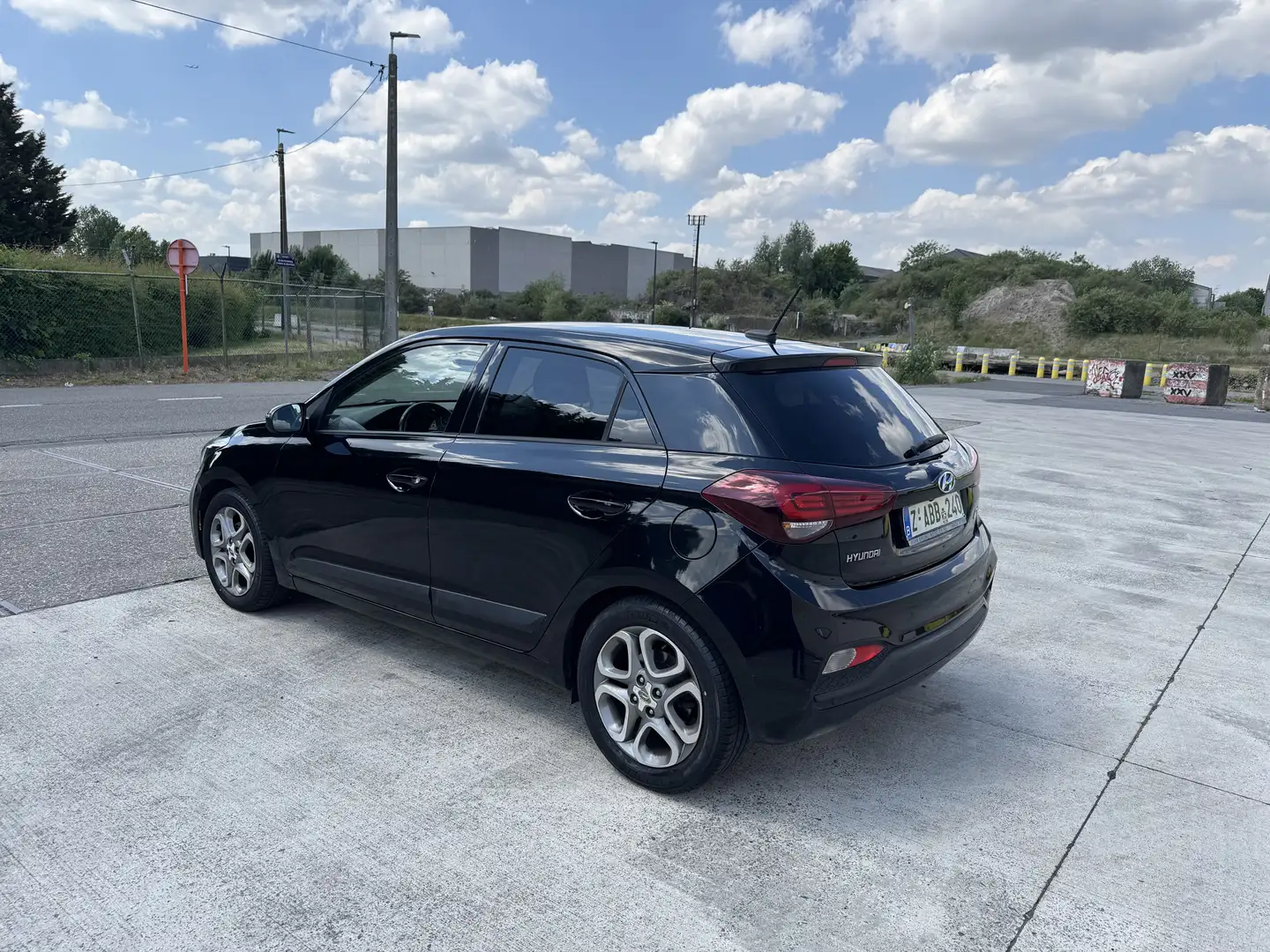 Hyundai i20 1.0 T-GDi Twist DCT Zwart - 2