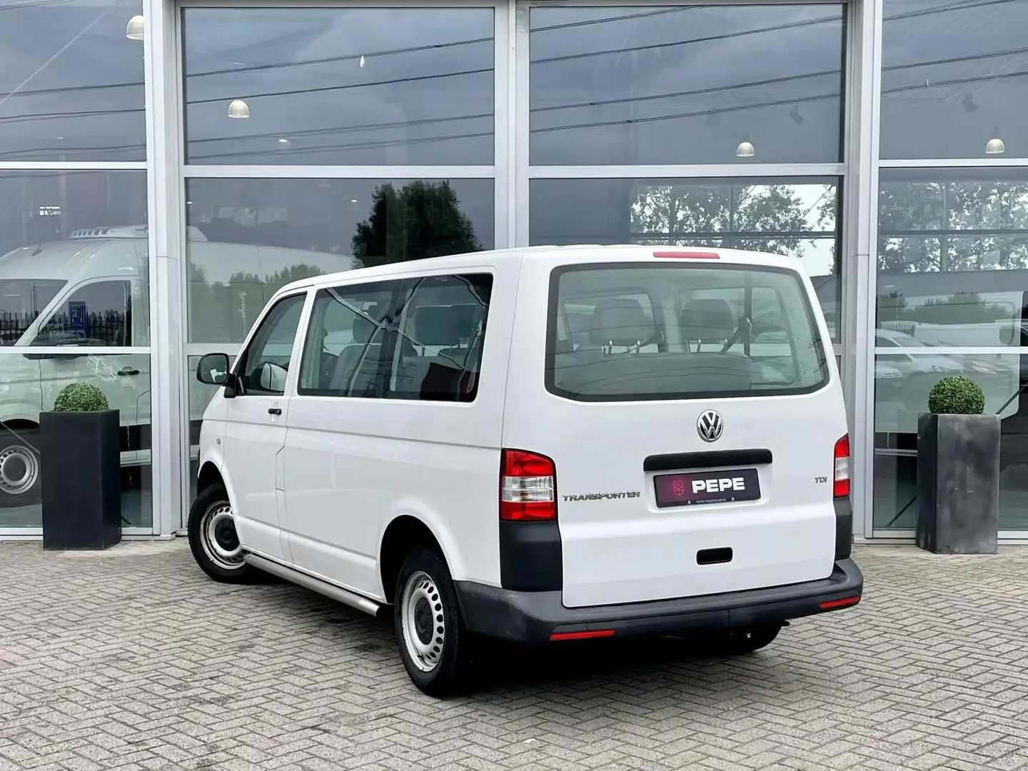 Volkswagen T5 Transporter 2.0 TDI L1H1 | 9-PERSOONS | AIRCO Wit - 2