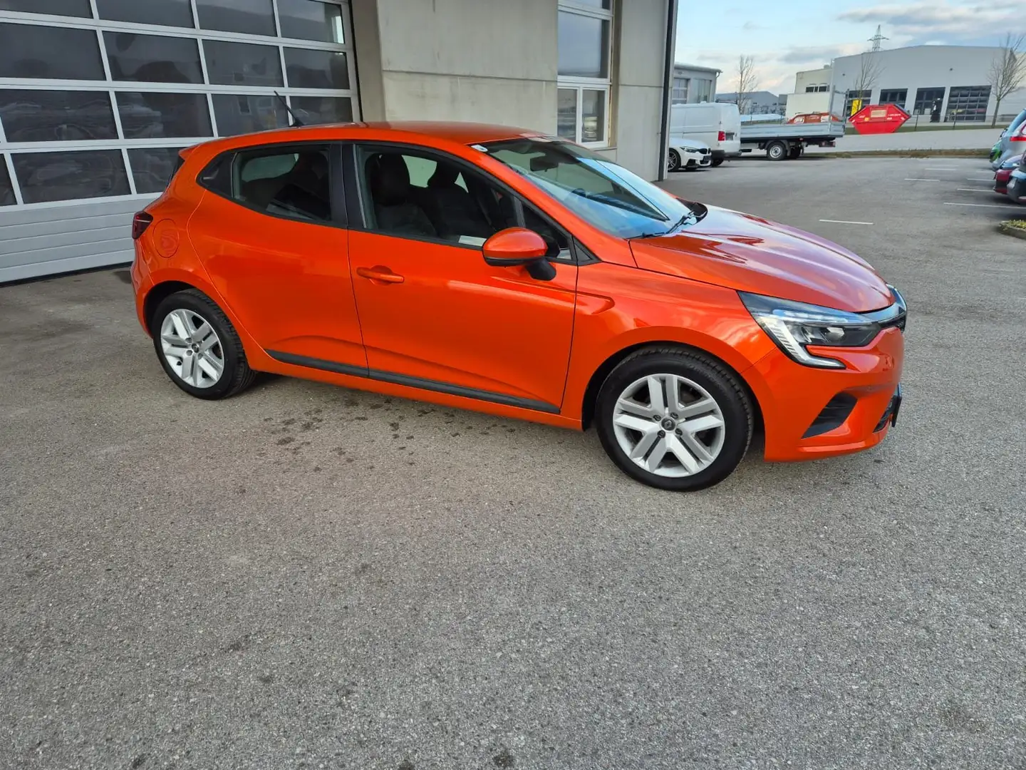 Renault Clio Zen Orange - 2
