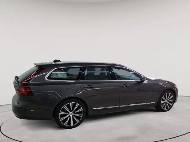 Volvo V90 view 3