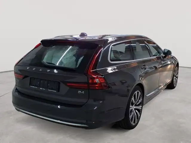 Volvo V90 view 4