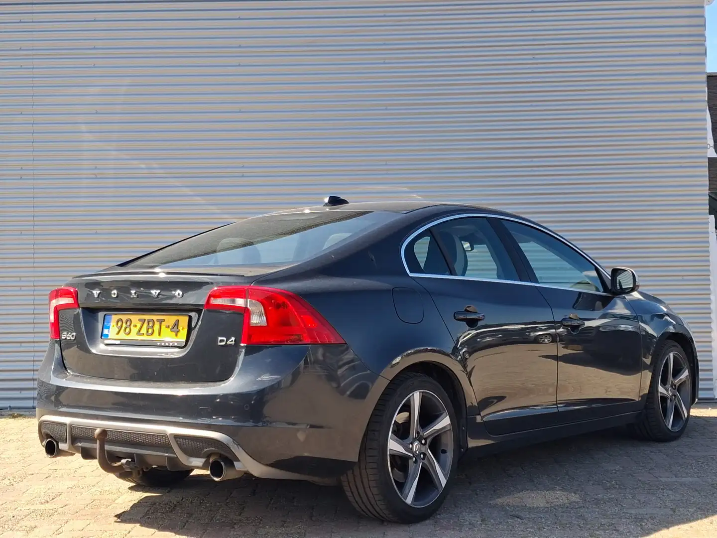 Volvo S60 2.0 D4 R-Design | Nieuw Binnen! | Cruise | Navi | Grey - 2