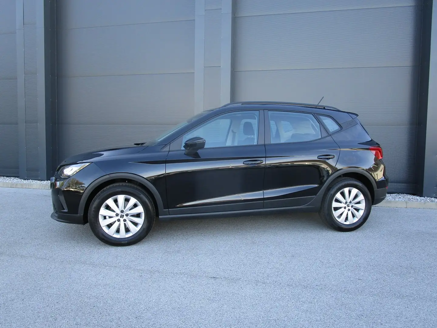 SEAT Arona Reference 1.0 TSI Schwarz - 2