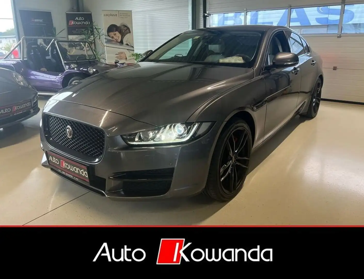 Jaguar XF XE 20d AWD Portfolio Aut. -Top Ausstattung Grau - 2