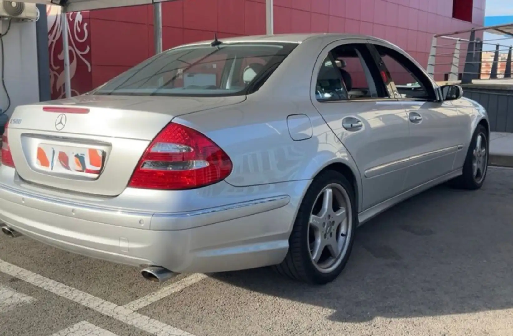 Mercedes-Benz E 500 Aut. Silber - 2