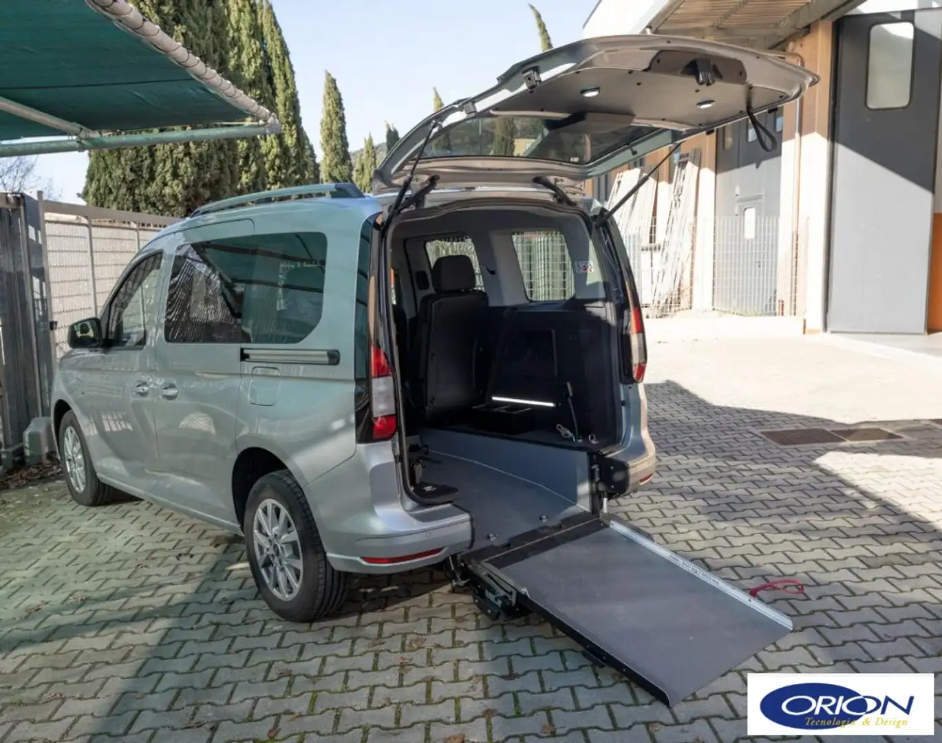 Ford Tourneo Connect Ribassato TRASPORTO DISABILI Grigio - 1