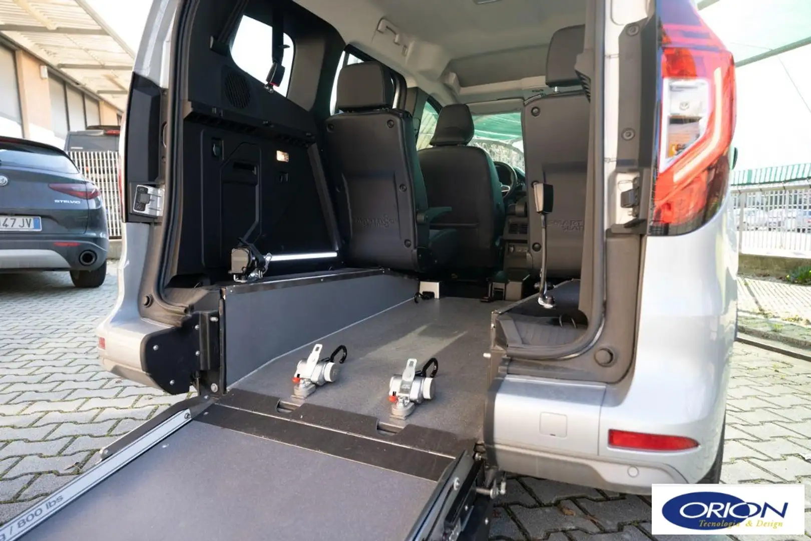 Ford Tourneo Connect Ribassato TRASPORTO DISABILI Grigio - 2