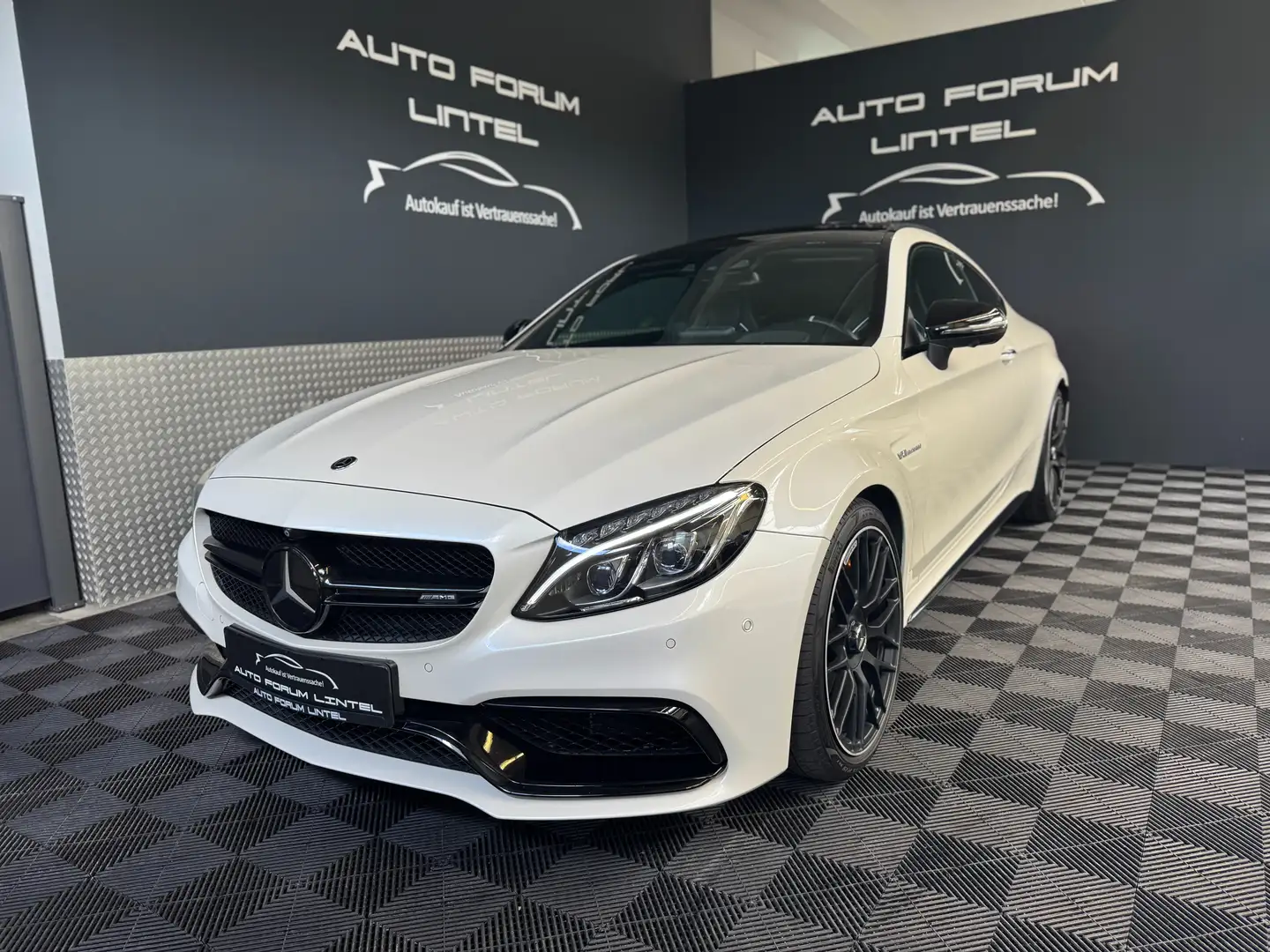 Mercedes-Benz C 63 AMG S Coupe-PERFORMANCE-MB100-SCHECKH.-MWST.-SCHALE Weiß - 1