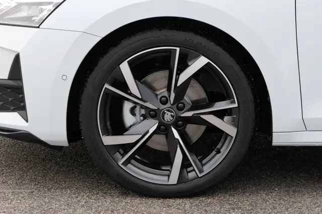 Skoda Octavia view 3