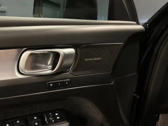 Volvo XC40 view 14