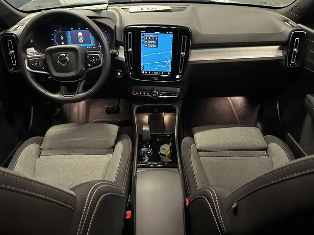 Volvo XC40 view 12